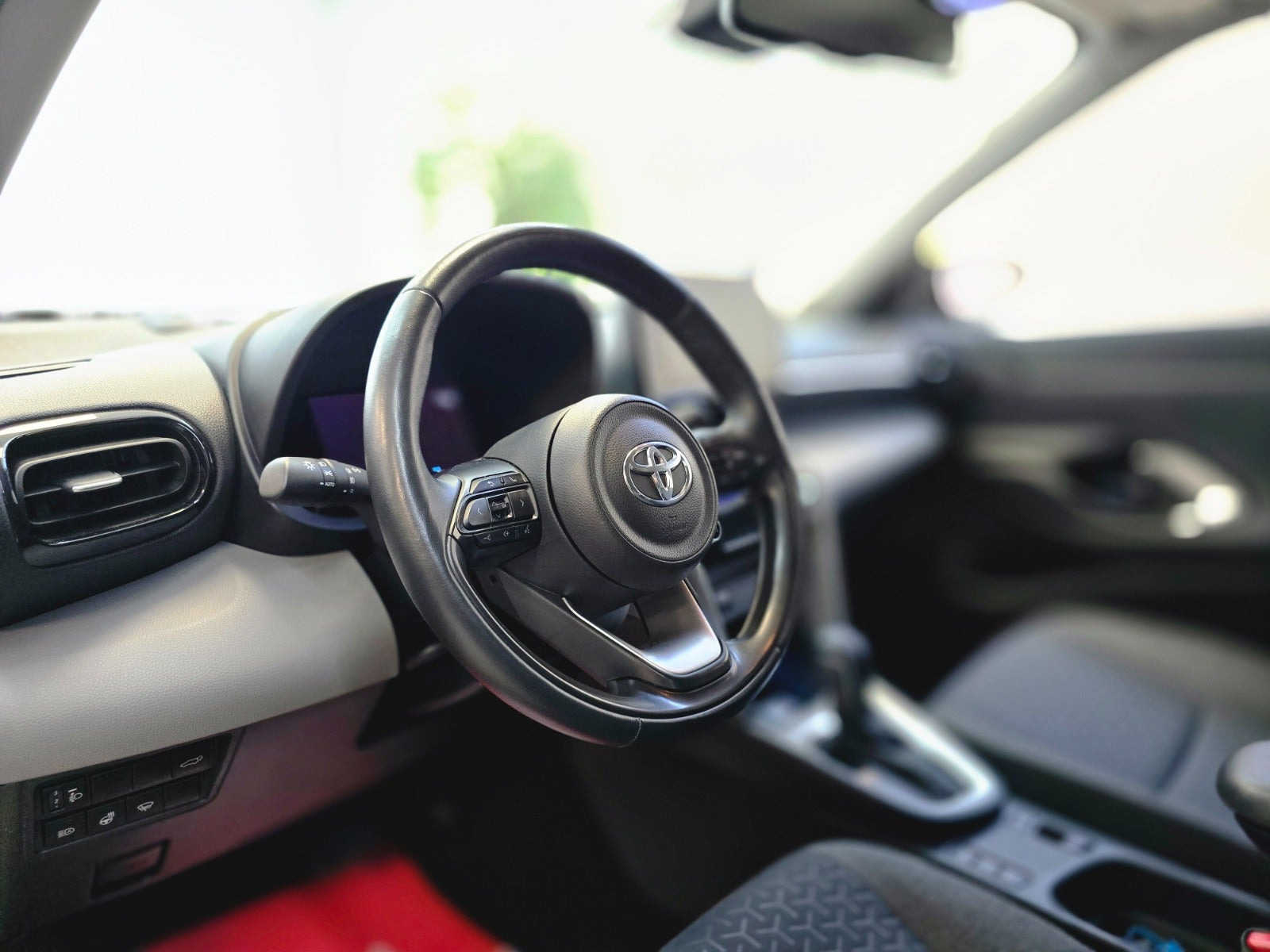 Gul Toyota Yaris Cross fra 2022