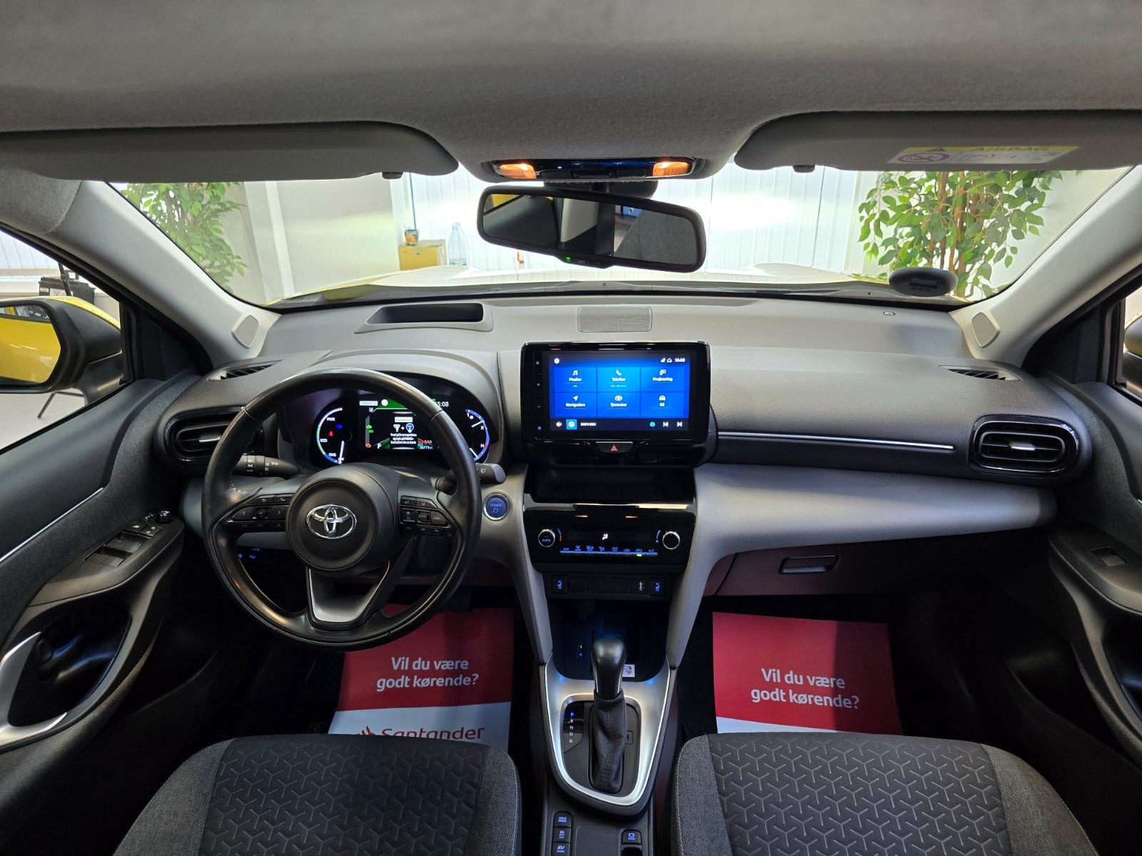 Gul Toyota Yaris Cross fra 2022