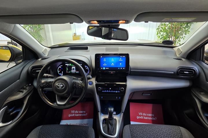 Gul Toyota Yaris Cross fra 2022