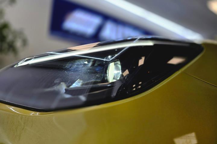 Gul Toyota Yaris Cross fra 2022