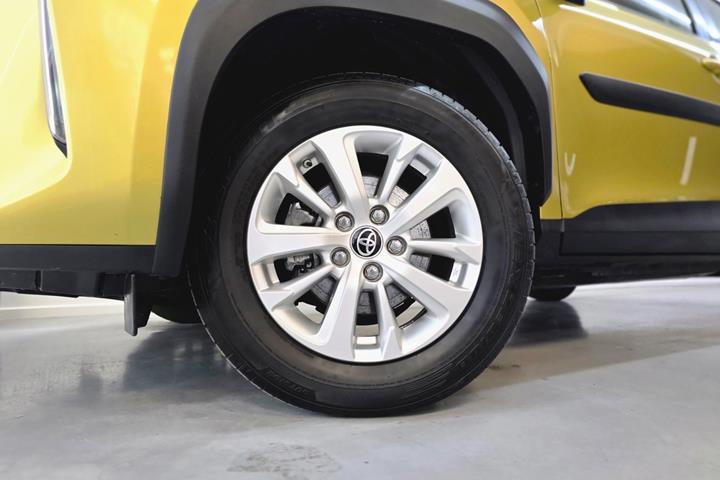 Gul Toyota Yaris Cross fra 2022