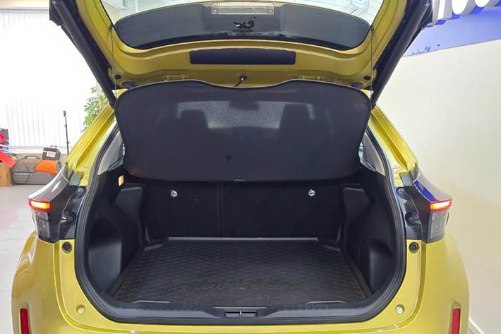 Gul Toyota Yaris Cross fra 2022