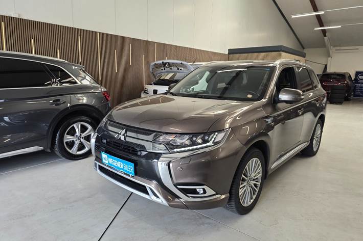 Grøn Mitsubishi Outlander fra 2020