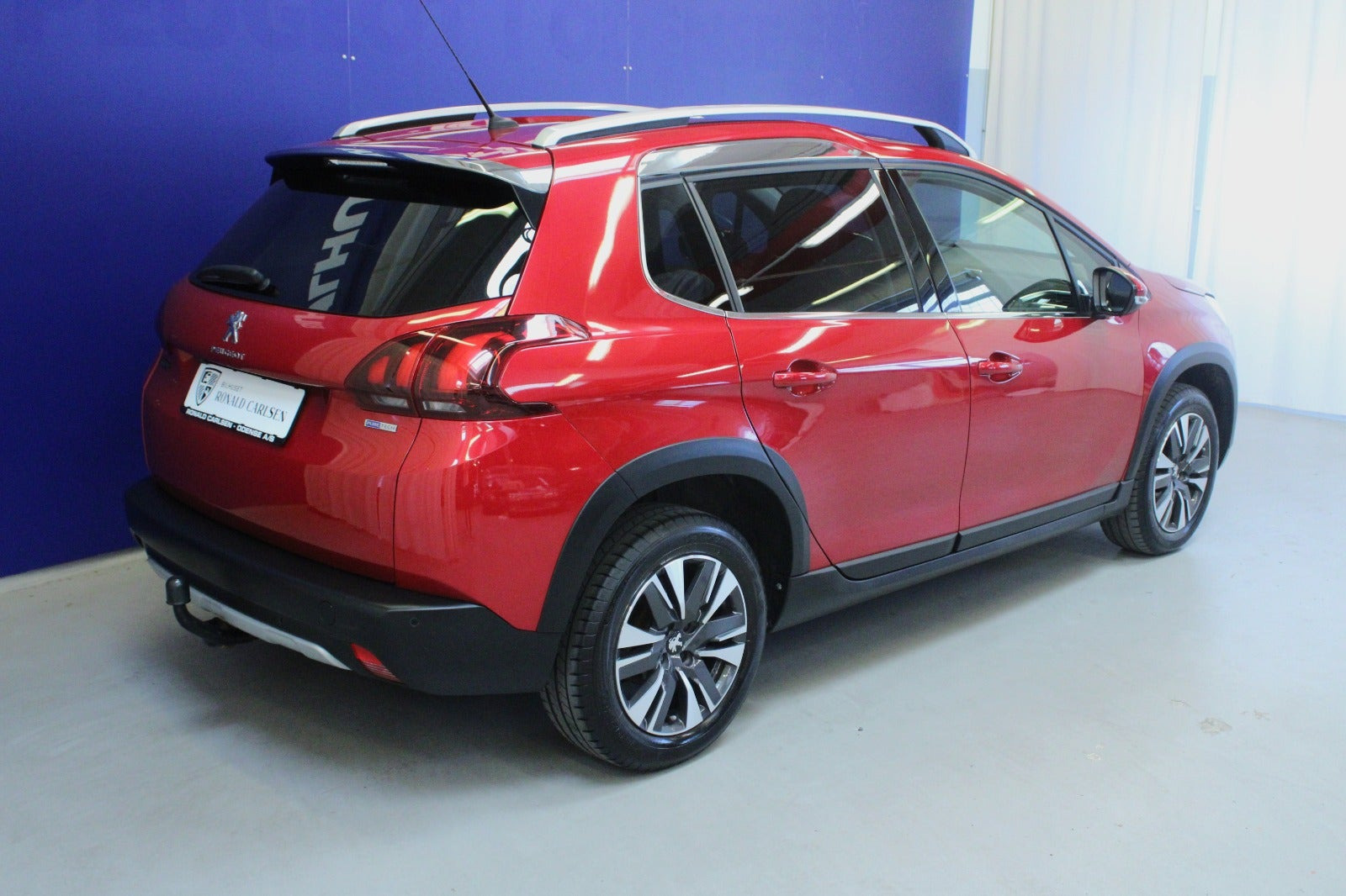 Rød Peugeot 2008 fra 2017
