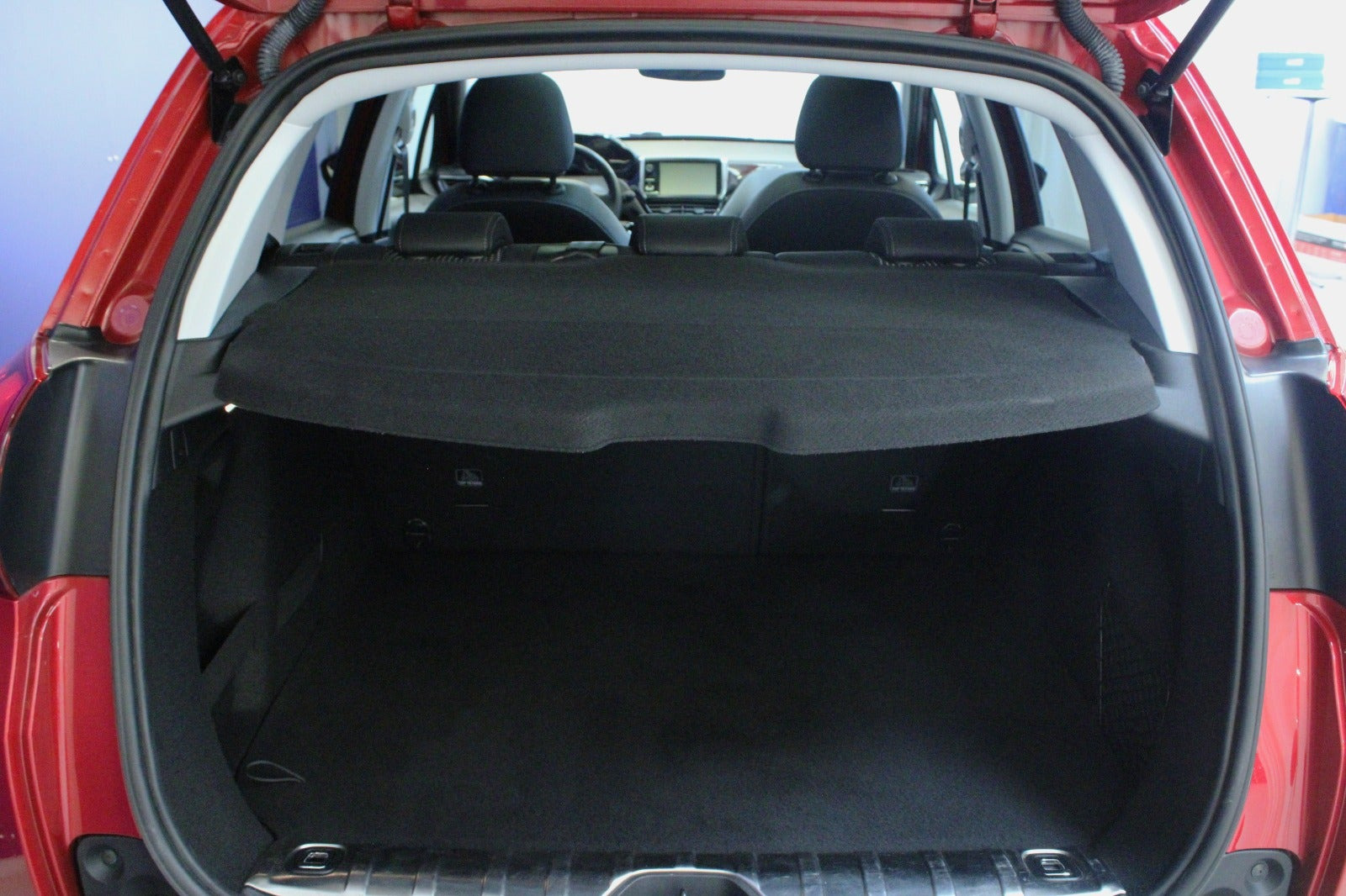 Rød Peugeot 2008 fra 2017
