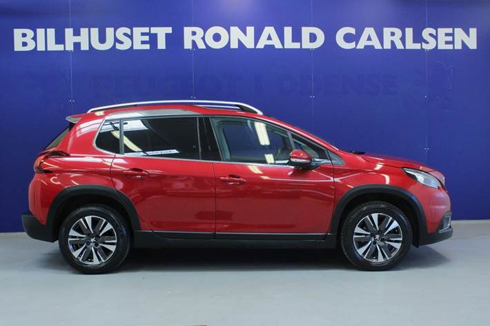 Rød Peugeot 2008 fra 2017