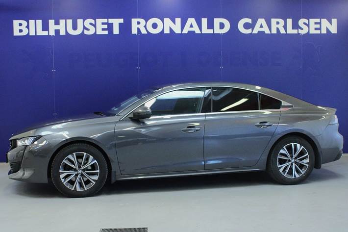 Grå Peugeot 508 fra 2021