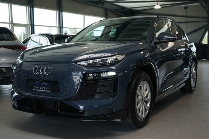 Blå Audi Q6 e-tron fra 2025