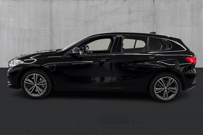 Sort BMW 120d fra 2021