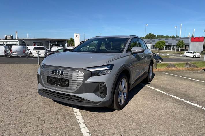 Grå Audi Q4 e-tron fra 2023