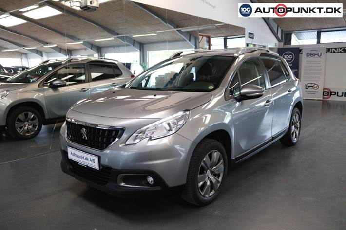 Grå Peugeot 2008 fra 2016 set udefra