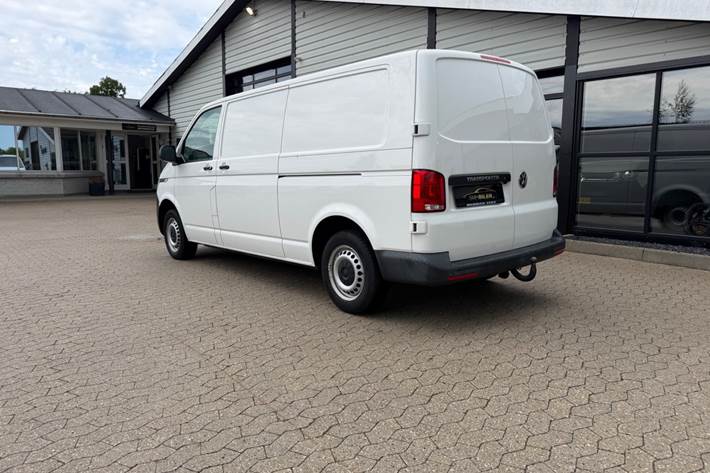 Hvid VW Transporter fra 2021