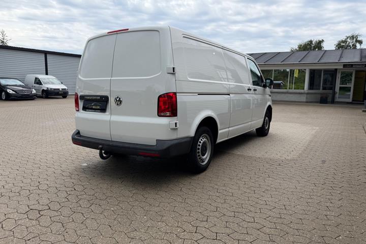 Hvid VW Transporter fra 2021