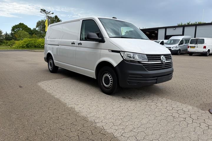 Hvid VW Transporter fra 2021