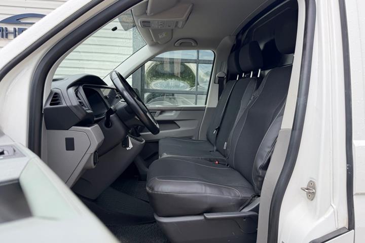 Hvid VW Transporter fra 2021