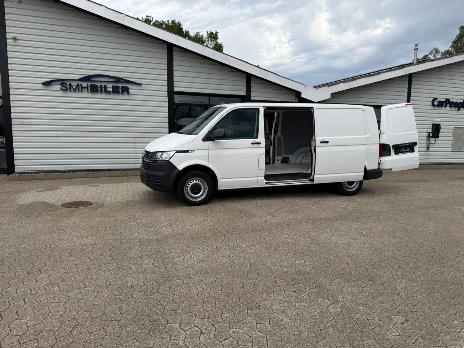 Hvid VW Transporter fra 2021