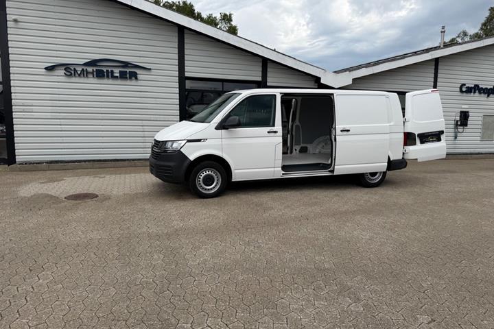 Hvid VW Transporter fra 2021