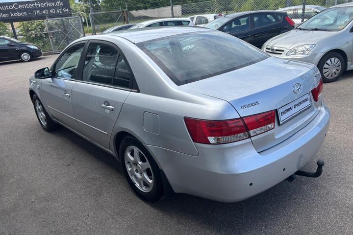 Sølv Hyundai Sonata fra 2006