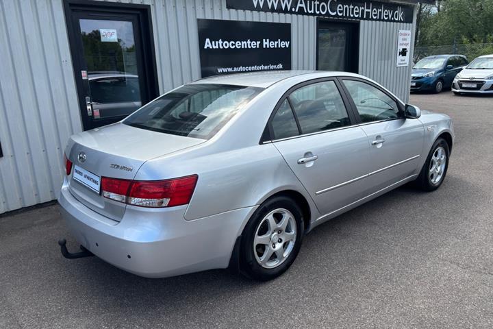Sølv Hyundai Sonata fra 2006