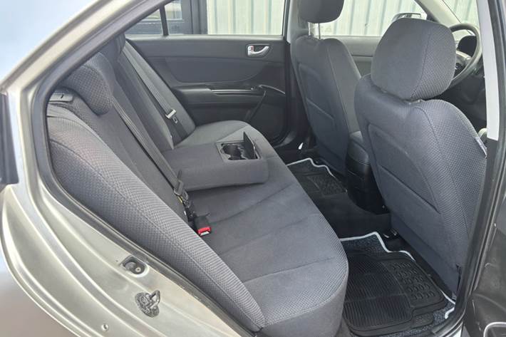 Sølv Hyundai Sonata fra 2006