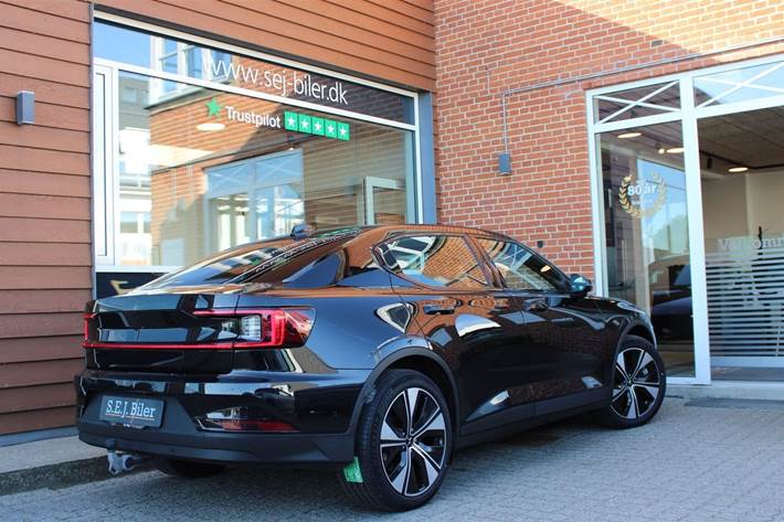 Sort Polestar 2 fra 2024