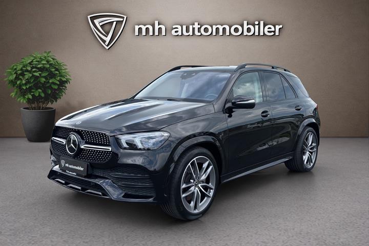 Sort Mercedes GLE350 de fra 2022 set udefra