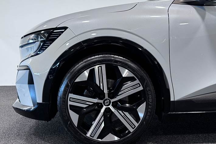 Grå Renault Megane E-Tech fra 2022