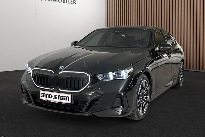 Sort BMW i5 fra 2024