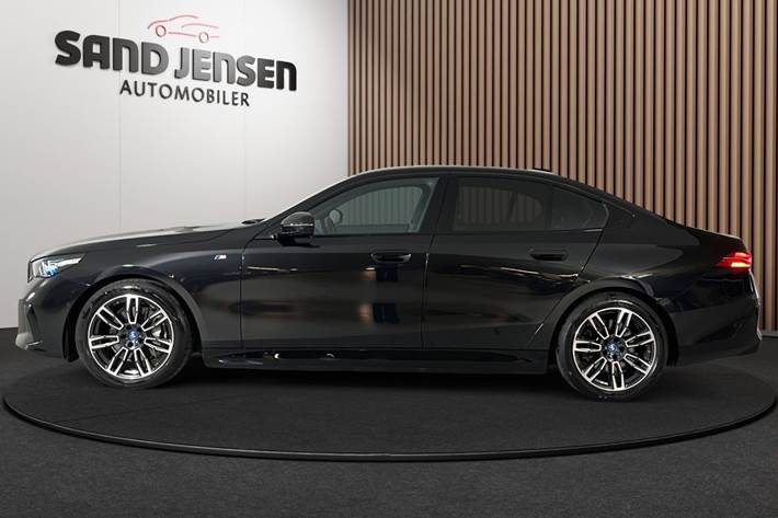 Sort BMW i5 fra 2024
