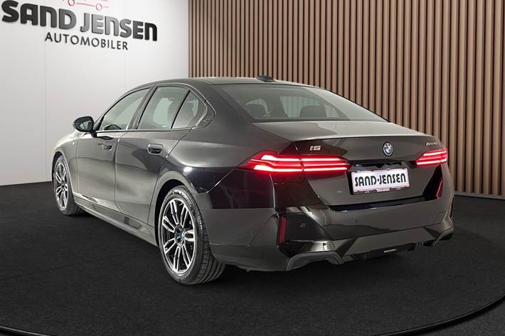 Sort BMW i5 fra 2024