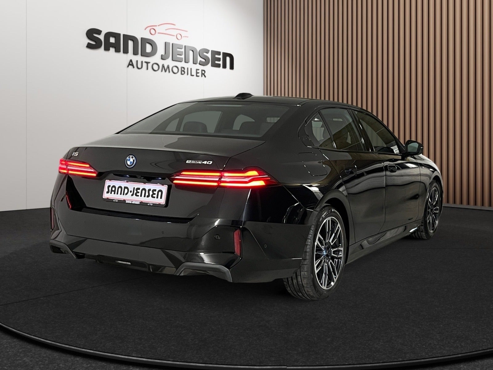 Sort BMW i5 fra 2024