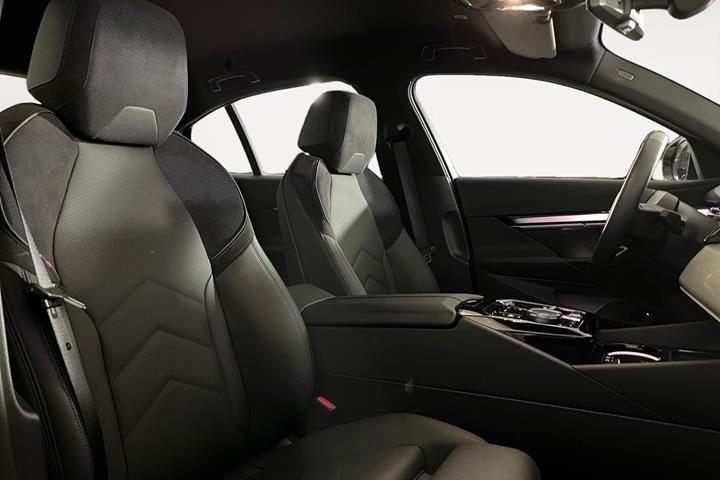 Sort BMW i5 fra 2024
