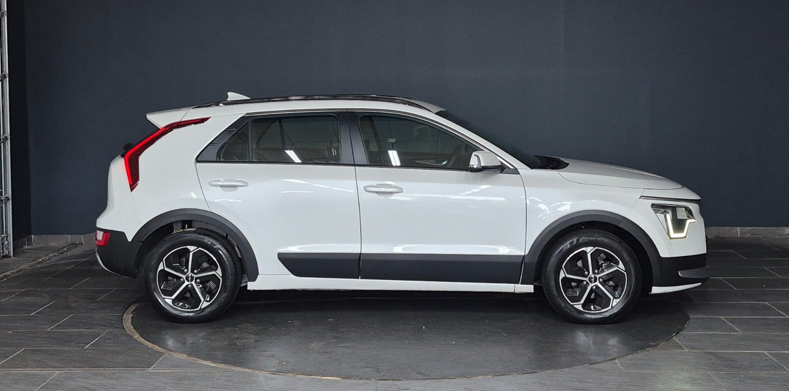 Hvid Kia Niro fra 2023