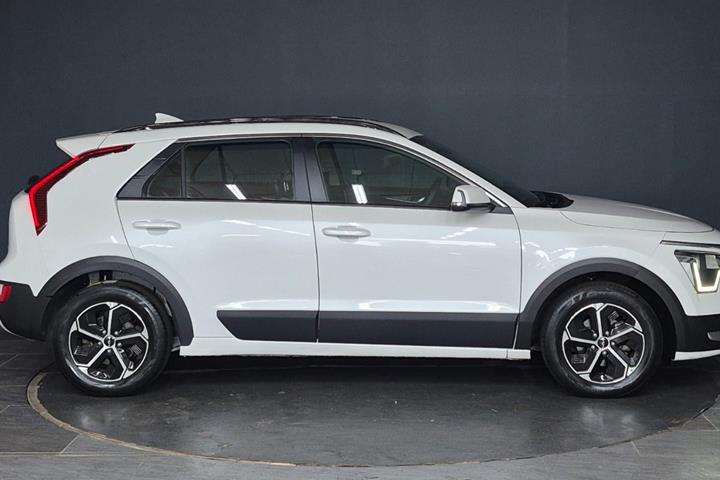 Hvid Kia Niro fra 2023