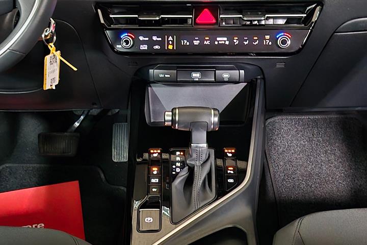 Hvid Kia Niro fra 2023