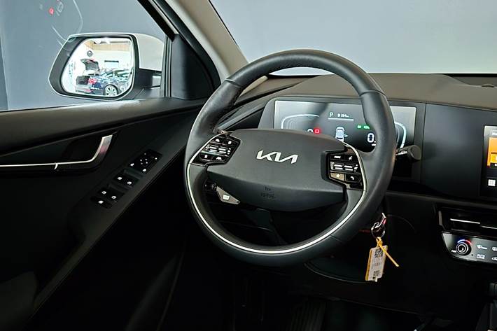 Hvid Kia Niro fra 2023
