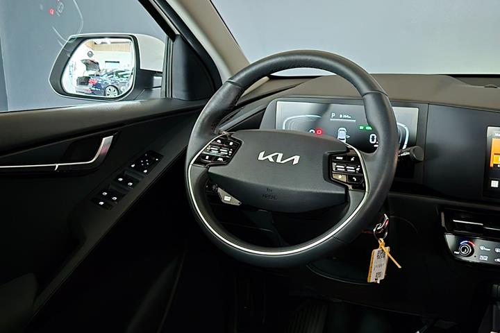 Hvid Kia Niro fra 2023