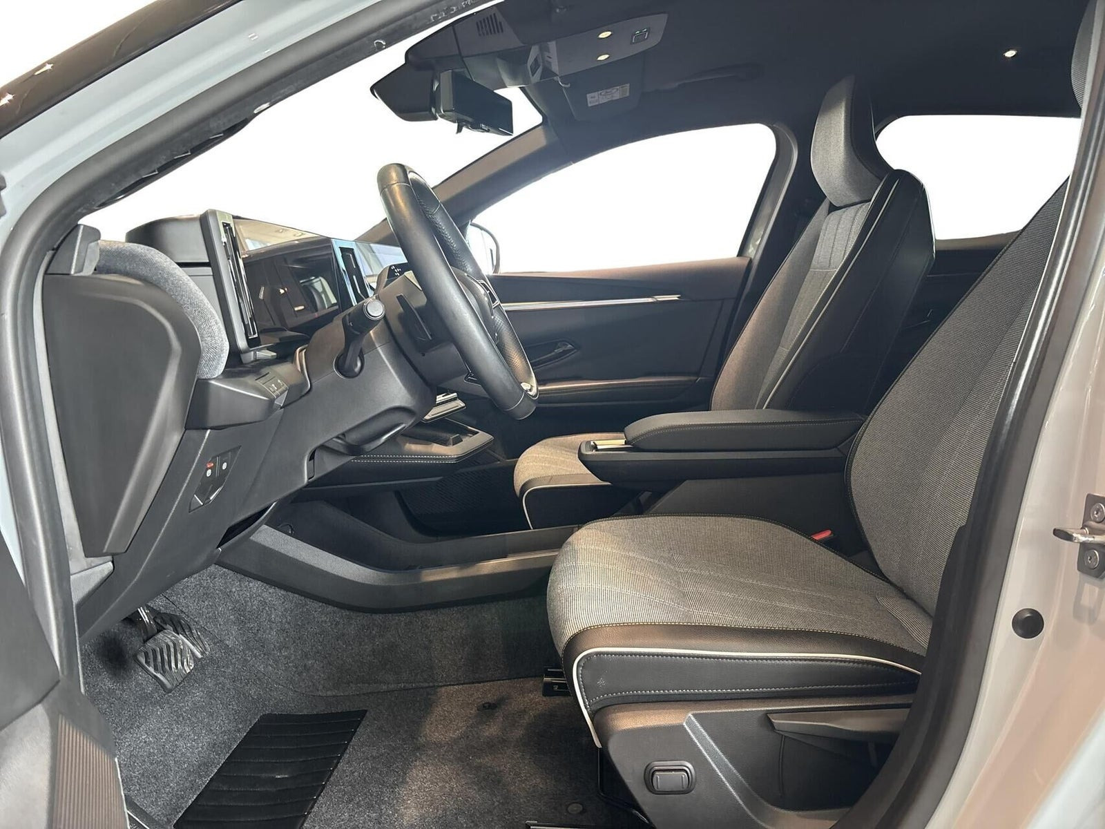Grå Renault Megane E-Tech fra 2022