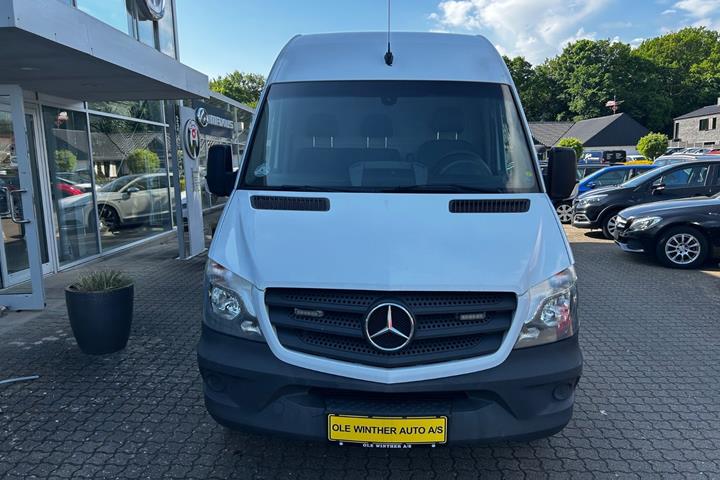 Hvid Mercedes Sprinter 319 fra 2017