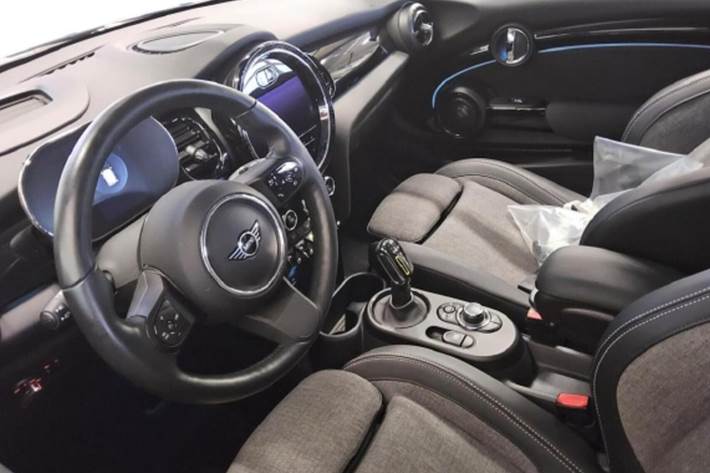Blå Mini Cooper SE fra 2023