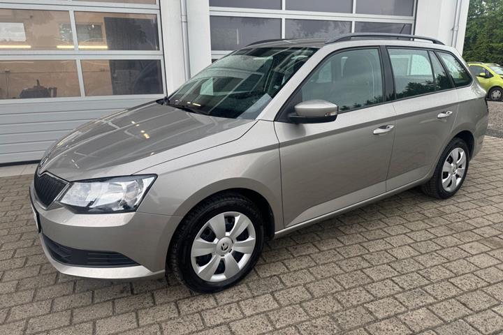 Grå Skoda Fabia fra 2017 set udefra