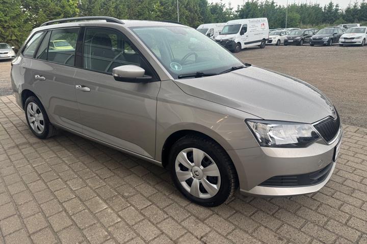 Grå Skoda Fabia fra 2017