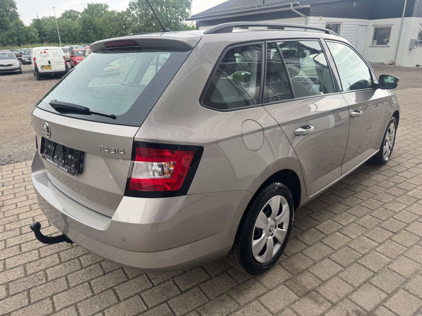 Grå Skoda Fabia fra 2017