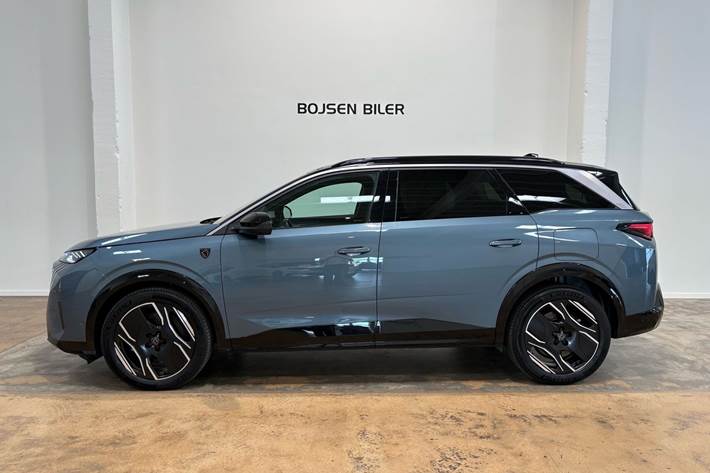 Blå Peugeot e-5008 fra 2025
