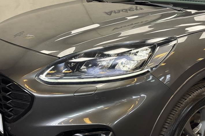 Grå Ford Kuga fra 2021