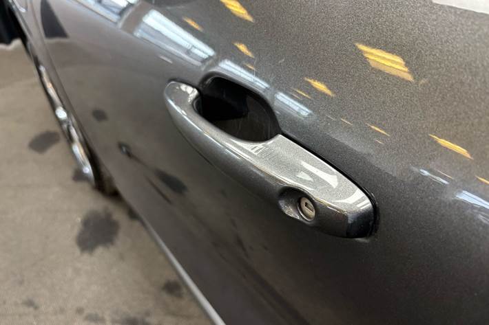 Grå Ford Kuga fra 2021