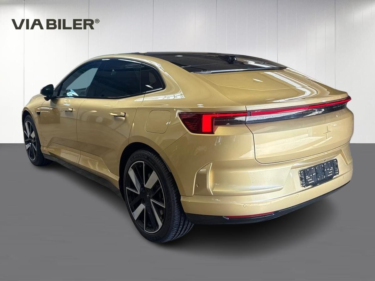 Gul Polestar 4 fra 2026