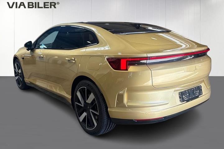 Gul Polestar 4 fra 2026