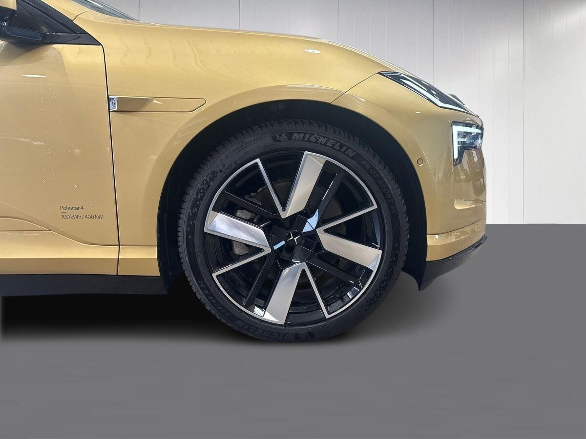 Gul Polestar 4 fra 2026