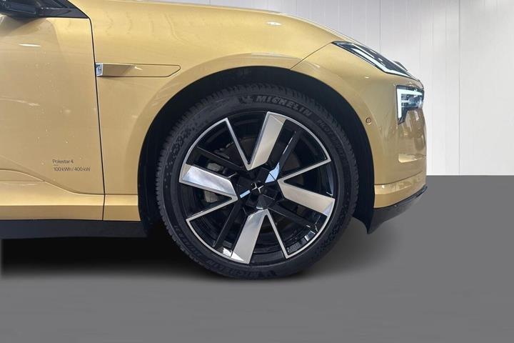 Gul Polestar 4 fra 2026